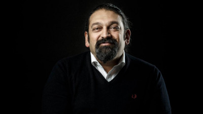 Fondatorul Asociației Little People România, Shajjad Rizvi, decorat de Majestatea Sa Regina Angliei, la Palatul Buckingham