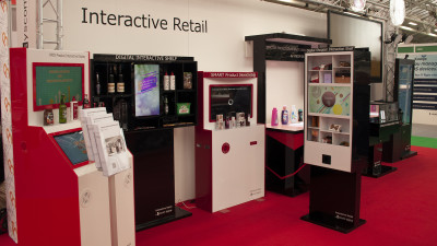 Syscom Digital prin divizia de Interactive Retail - singura companie rom&acirc;nească specializată &icirc;n crearea de dispozitive inovative de retail și rafturi interactive, prezentă la Retail Expo, Londra mai 2019