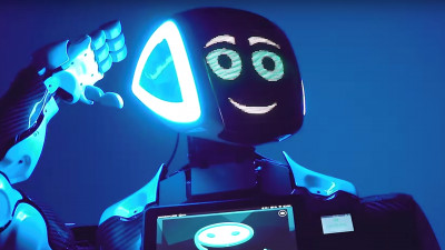 UiPath, Google și alte mari companii dezbat la București cum inteligența artificială si robotizarea schimbă economia. Moderator al scenei AI&ROBOTICS de la iCEE.fest: UPGRADE 100 va fi robotul 3-5CU