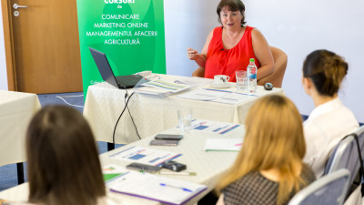 Kelly Freeman, expert în comunicare: “Cea mai mare calitate a unui lider este capacitatea de a-și asculta angajații”