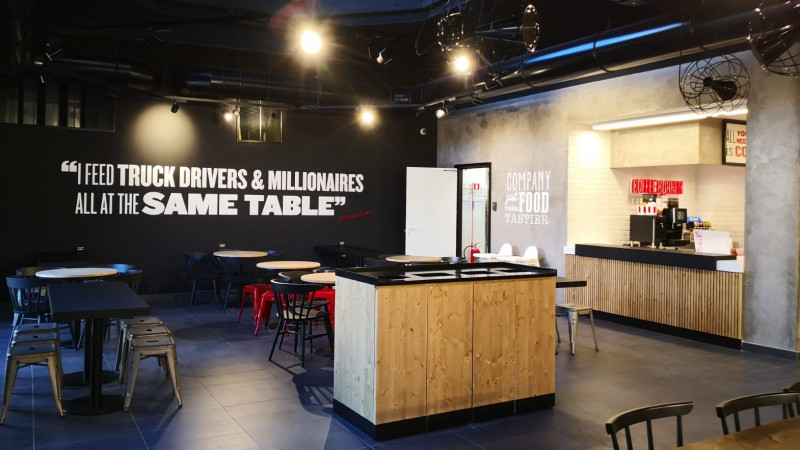 Grupul Sphera își consolidează poziția pe piața externă și anunță deschiderea celui de-al doilea restaurant KFC din Genova, Italia