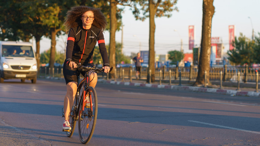 [Obsesii part-time] Victoria Donos: Când faci ture cu bicicleta, descoperi oameni, locuri, povești pe care nu ai cum să le trăiești altfel