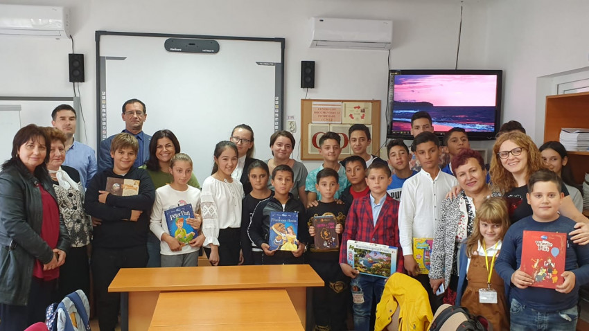 Bibliotecă donată pentru 1600 de copii din Slobozia Bradului