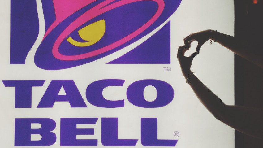 Experiența Taco Bell ajunge acum și în Brașov, iar fanii sunt așteptați să deguste produse de inspirație mexicană