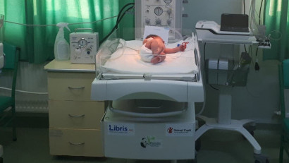 Salvați Copiii duce aparatură medicală necesară supraviețuirii prematurilor la Zalău, unde rata mortalității infantile este aproape de două ori mai mare dec&acirc;t media pe țară