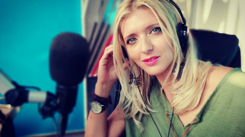 [Radio Love] Oana Paraschiv: La radio nu trebuie sa faci lucrurile ca la carte. Oamenii nu au nevoie de texte pe care le-ai invatat bine și le dai mai departe