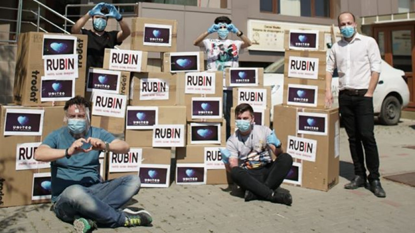 Peste 35.000 de viziere donate până acum de Rubin 2000. Printr-un parteneriat cu Platforma UNITED, o inițiativă UNTOLD Nation, 6000 de viziere ajung în Maramureș