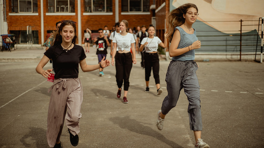 IDEO IDEIS #15 ajunge în 9 orașe. Trupele de teatru tânăr aduc festivalul în Alexandria, București, Botoșani, Baia Mare, Buzău, Timișoara, Câmpina, Roman și Sibiu