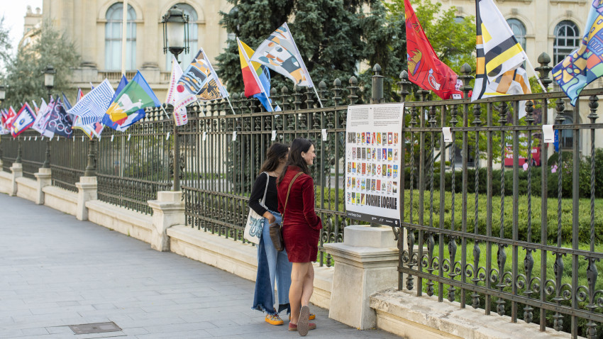 42 de designeri locali au realizat câte un steag pentru cele 42 de județe din România