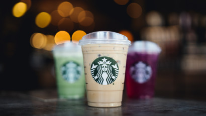 Starbucks a lansat capacul care va &icirc;nlocui 1 miliard de paie pe an