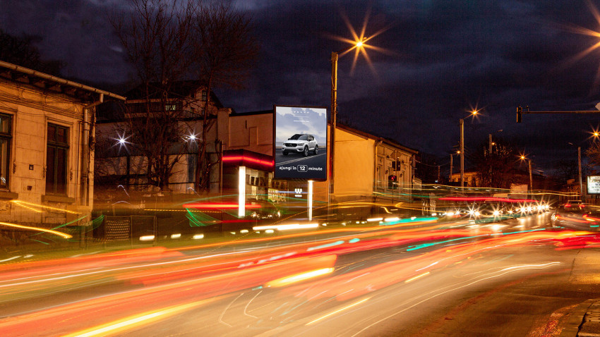 WINK introduce primul billboard digital în format vertical din Iași