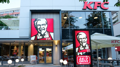 Experiență 100% touchless la KFC.&nbsp;Sistemul de kiosk touchless este acum disponibil &icirc;n 15 restaurante din București