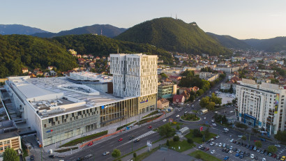 AFI Brașov este singurul proiect mixt din Europa certificat LEED Gold Core &amp; Shell &icirc;n ultimul an. Cu această certificare &bdquo;verde&rdquo; obținută cu susținerea Colliers, AFI Europe a devenit cel mai mare dezvoltator local de clădiri de birouri și centre comercial
