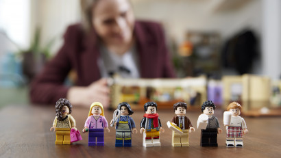 Episodul &icirc;n care Grupul LEGO aduce emblematicele apartamente din Friends mai aproape de fanii serialului