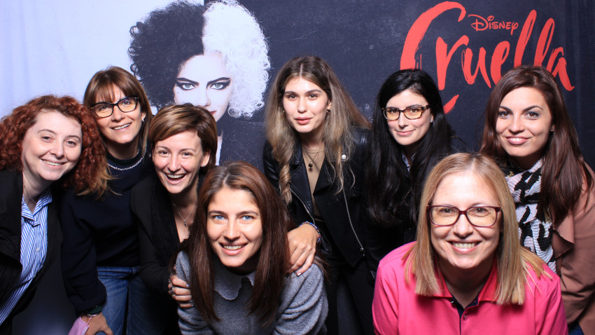 Filmul „Cruella” a atras toată energia bună la avanpremiera din cinema