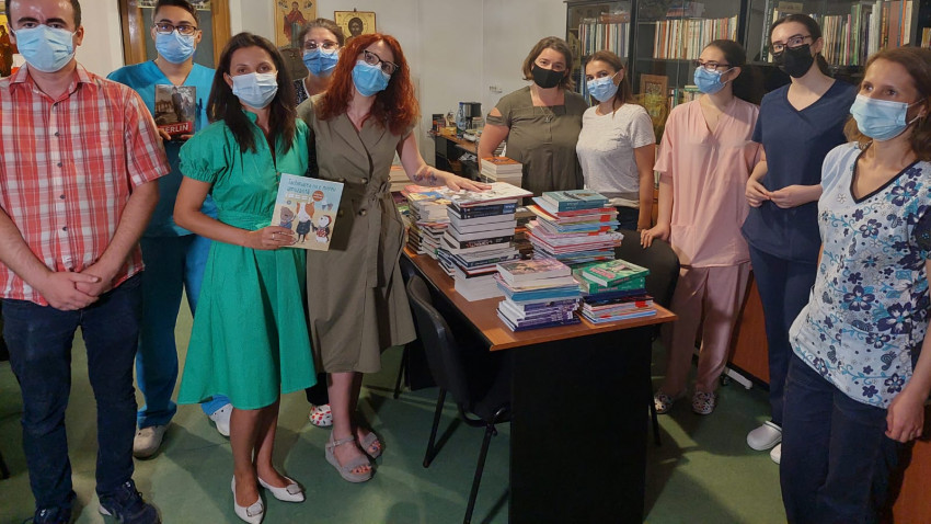 Copiii internați la Spitalul „Grigore Alexandrescu” din București au primit o donație mare de cărți în campania „Dăruiește o lume de basm”