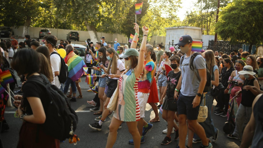 Marșul Bucharest Pride s-a desfășurat fără incidente în Capitală. 10.000 de persoane au sărbătorit pe Calea Victoriei
