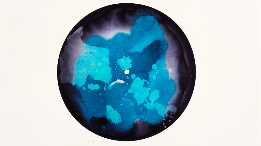 Noua expoziție Sebastian Moldovan la Gaep: instalații ce aduc exteriorul în interior, obiecte din materiale recuperate și desene în tehnici inedite