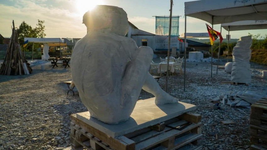 Vernisajul celei de-a treia ediții a Taberei Internaționale de Sculptură în Piatră Măciuca, pe 25 septembrie