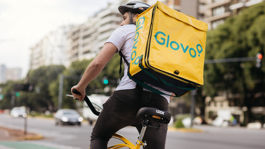 Glovo stabilește un nou standard pentru drepturile sociale cu „The Couriers Pledge”