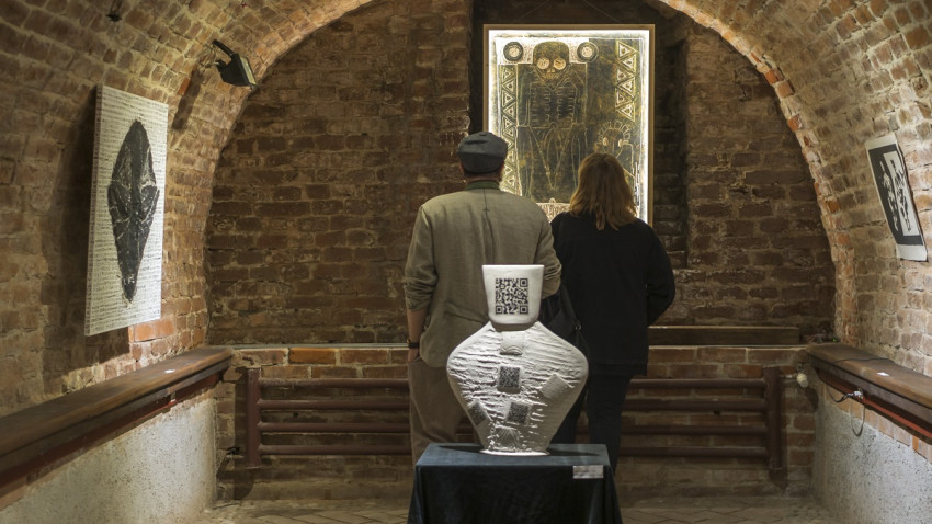 NeoNlitic, proiect ce aduce rezolvări diferite la aceeași provocare – istoria comună. Expoziția mai poate fi văzută până pe 31 octombrie la Casa Artelor din Timișoara