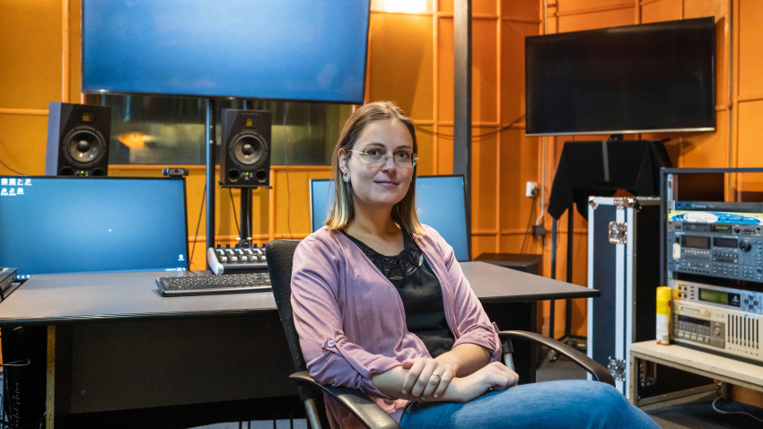 Laura Lăzărescu - Thois: Lumea are nevoie de artiști la fel de mult cum are nevoie de profesori, medici, arhitecți sau avocați