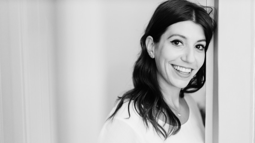 Laura Ionescu: Am avut niște temeri legate de validare – ce va zice familia, ce vor zice oamenii care se vor găsi în carte, ce va zice lumea? Apoi m-am liniștit