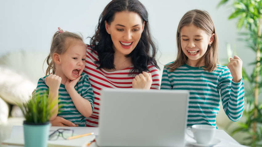 Regia de digital Parenting ADS își consolidează poziția de lider pe piața de parenting prin preluarea în exclusivitate a vânzărilor demamici.ro