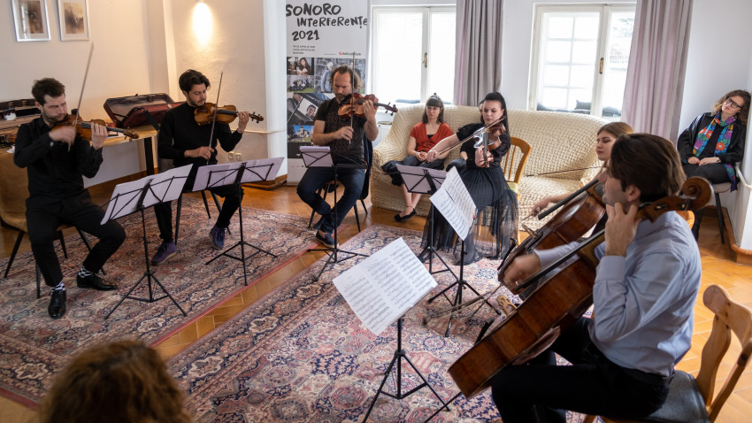 Încep preselecțiile pentru bursele SoNoRo Interferențe 2022. Programul de studii ajunge la ediția a XVI-a