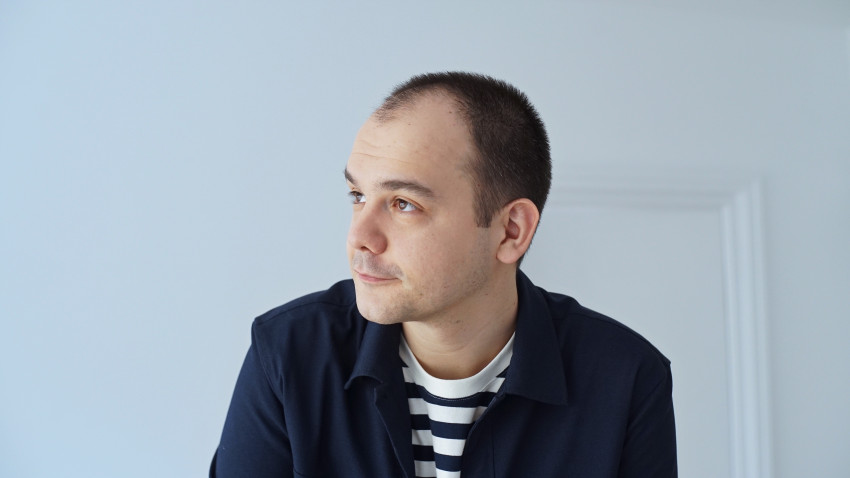 Andrei Huțuleac, regizorul filmului #dogpoopgirl: “Am îmbrăcat monstrul de sub pat într-o rochiță ca să-mi fie mai puțin frică de el.”