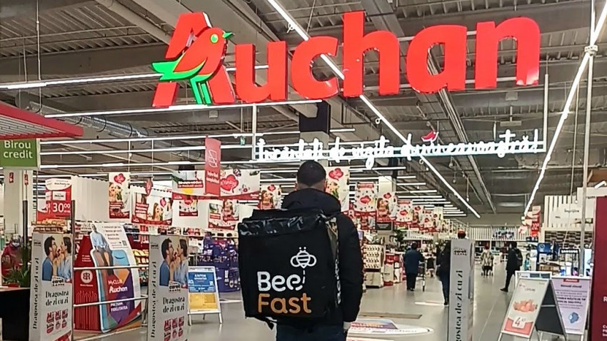 BeeFast și Auchan, parteneriat strategic pentru livrările de proximitate din București și Brașov ale retailerului