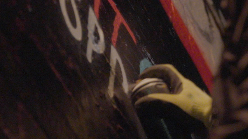 Arta stradală prinde viață noaptea cu Samsung și Fat Cap Sprays