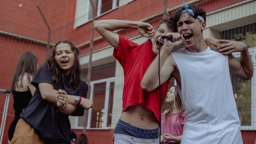 Ideo Ideis #17 e despre (re)vederi: 32 de artiști se întorc în Alexandria pentru a oferi training și mentorat trupelor de teatru de liceeni