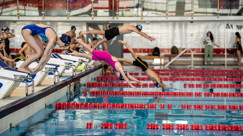 Swimathon București a încheiat ediția aniversară și a depășit suma de 1 milion de euro, strânsă în cei zece ani de când Fundația Comunitară București organizează cel mai mare eveniment sportiv cu strângere de fonduri din România