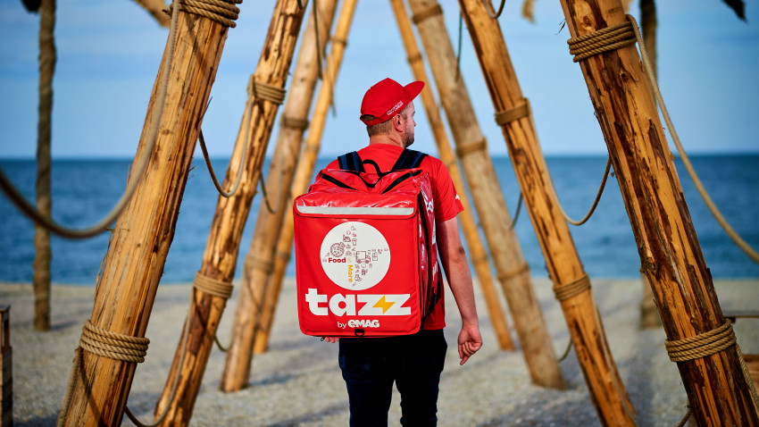 Tazz lansează livrarea direct pe plajă în Mamaia și Constanța, în parteneriat cu 250 de restaurante locale și 13 plaje