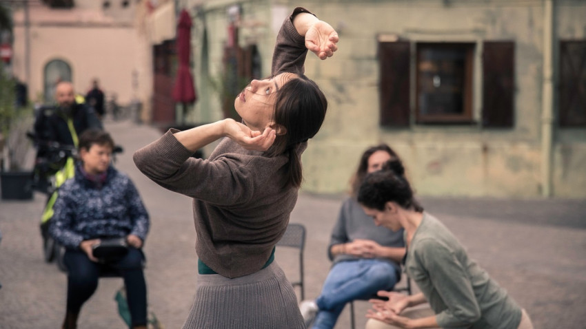 Femme Végétale. – 2 performance-uri ce explorează relația dintre corp și spațiul înconjurător, pe 9 și pe 15 octombrie