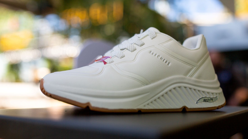 Skechers lansează colecția Arch Fit