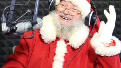 Moș Crăciun a &icirc;nceput deja să dea cadouri copiilor la Itsy Bitsy FM
