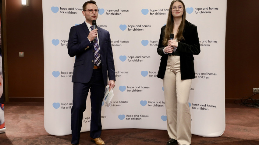 Un an de război: 1.8 milioane de euro alocați de Hope and Homes for Children sprijinirii refugiaților ucraineni, ajunși în România