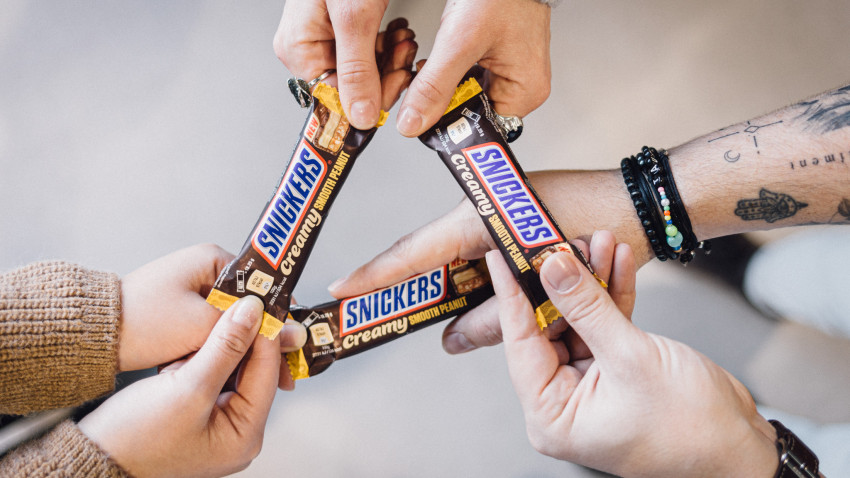 SNICKERS încurajează iubirea de sine de Ziua Îndrăgostiților