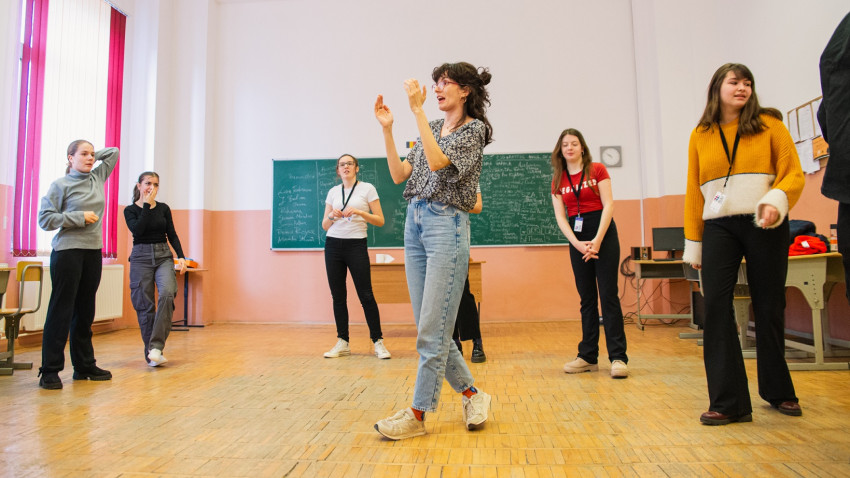 #expriențaIdeoIdeis: 6 zile de explorări personale, 8 orașe din țară, peste 200 de participanți, 20 de adolescenți selectați în următoarele etape