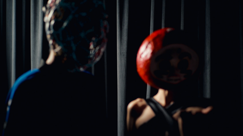 Spectacolul performativ „KOMOREBI. Lumina care se filtrează printre copaci”, în turneu în luna mai