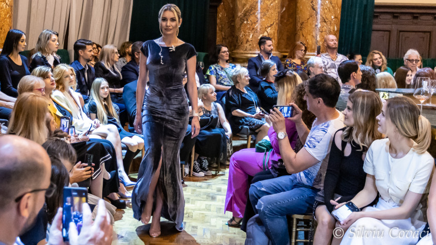 Alessia Maria Stoica a captivat publicul cu ținute prețioase, într-un show de excepție, organizat de cunoscutul analist de modă Alin Gălățescu