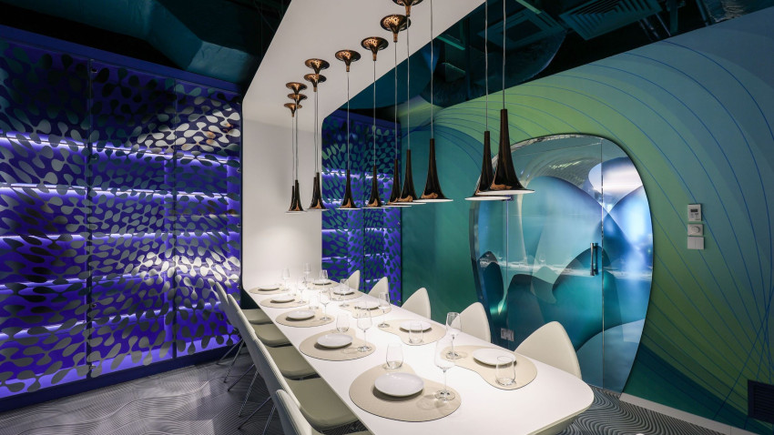 Restaurantul Raionul de Pește din Floreasca se redeschide cu un nou concept de design interior semnat de Karim Rashid