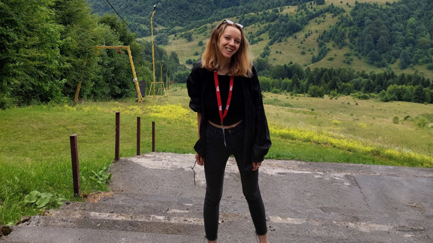 [Start in industrie] Alina Șincu: Mă angajasem cu prea mult entuziasm de la 19 ani și motivul principal pentru care voiam concediu era ca să fug o săptămână să fac voluntariat pe la festivalurile de film