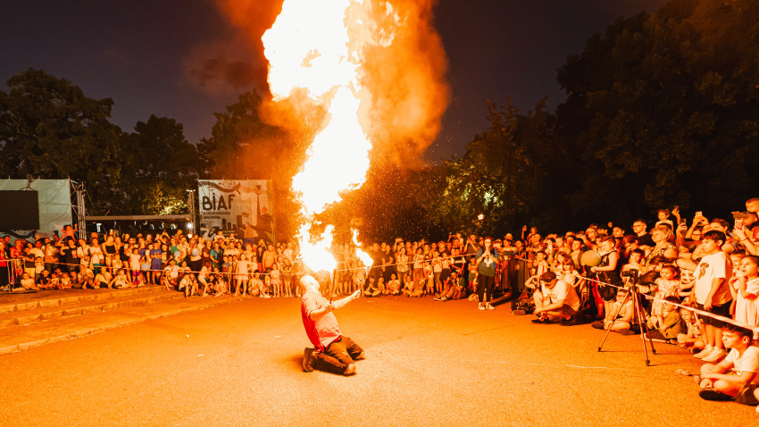 Buzău International Arts Festival a început aseară cu energie și distracție pentru toate vârstele