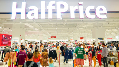 HalfPrice deschide primul magazin din&nbsp; Bucureşti