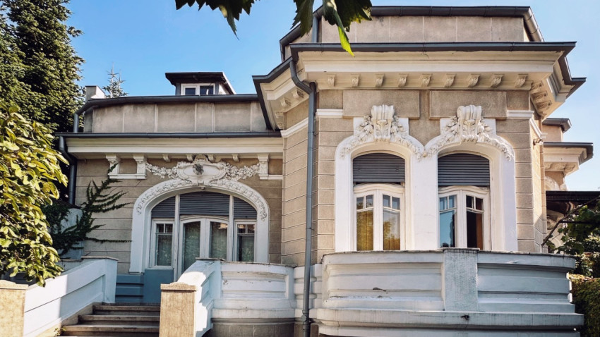 O vilă de peste 100 de ani în stil Beaux-Arts se vinde cu peste 930.000 de euro pe platforma de imobiliare Storia.ro