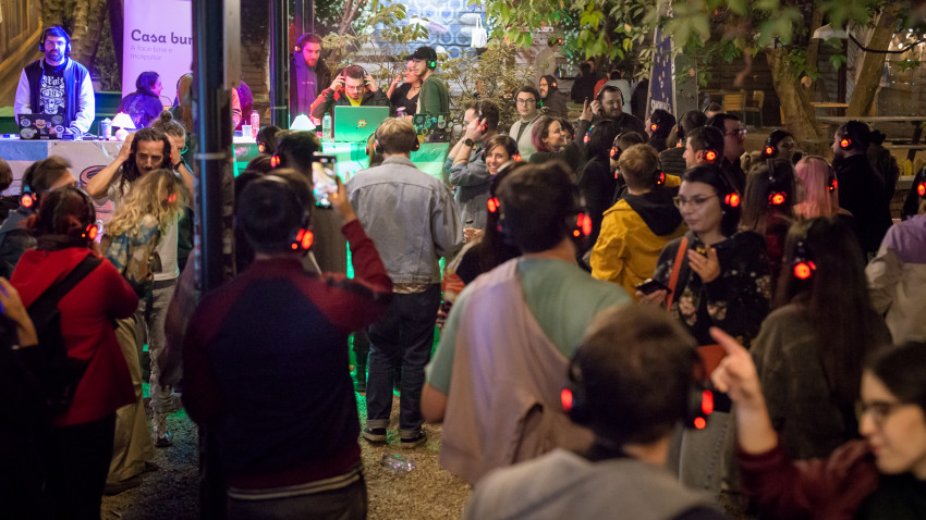 Evenimentul caritabil Munteanu Fest 7 a strâns 15.000 lei pentru campania «Grădinița Bună» a celor de la Asociația Casa Bună, iar platforma iaBilet a oferit încă 1000 de euro