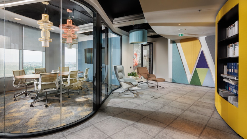 Workspace Studio extinde showroom-ul pentru a reflecta tendințele actuale în designul birourilor moderne, centrate pe angajat
